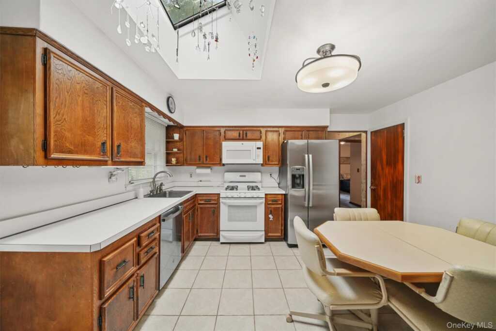 4 Lombardi Drive, New City, NY 10956 - Photo 7 of 29