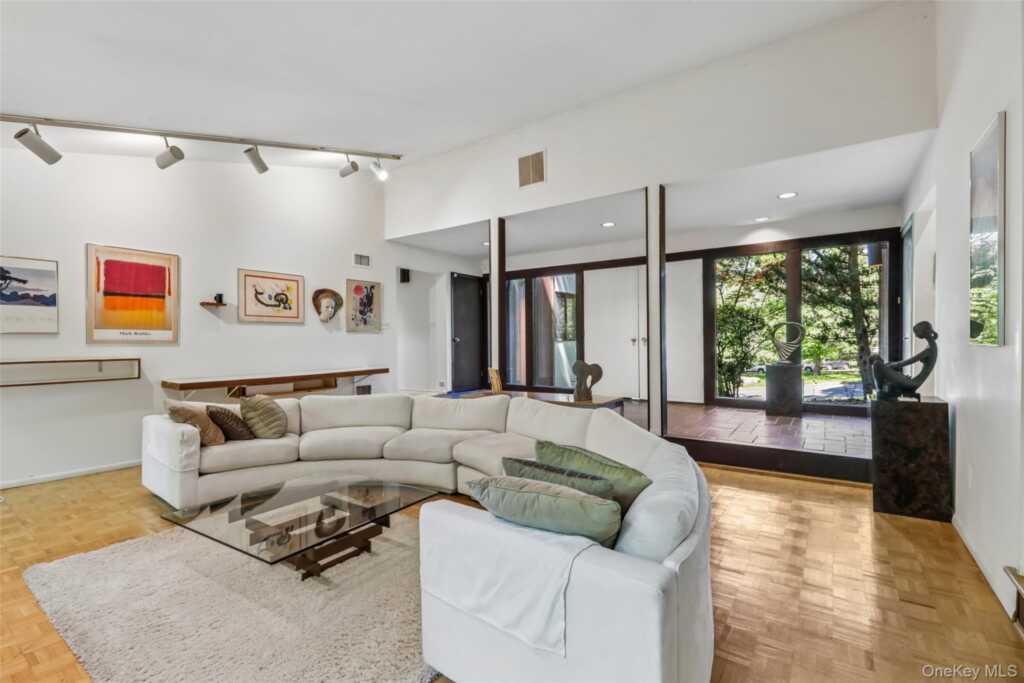 19 Rolling Way, New City, NY 10956 - Photo 11 of 50
