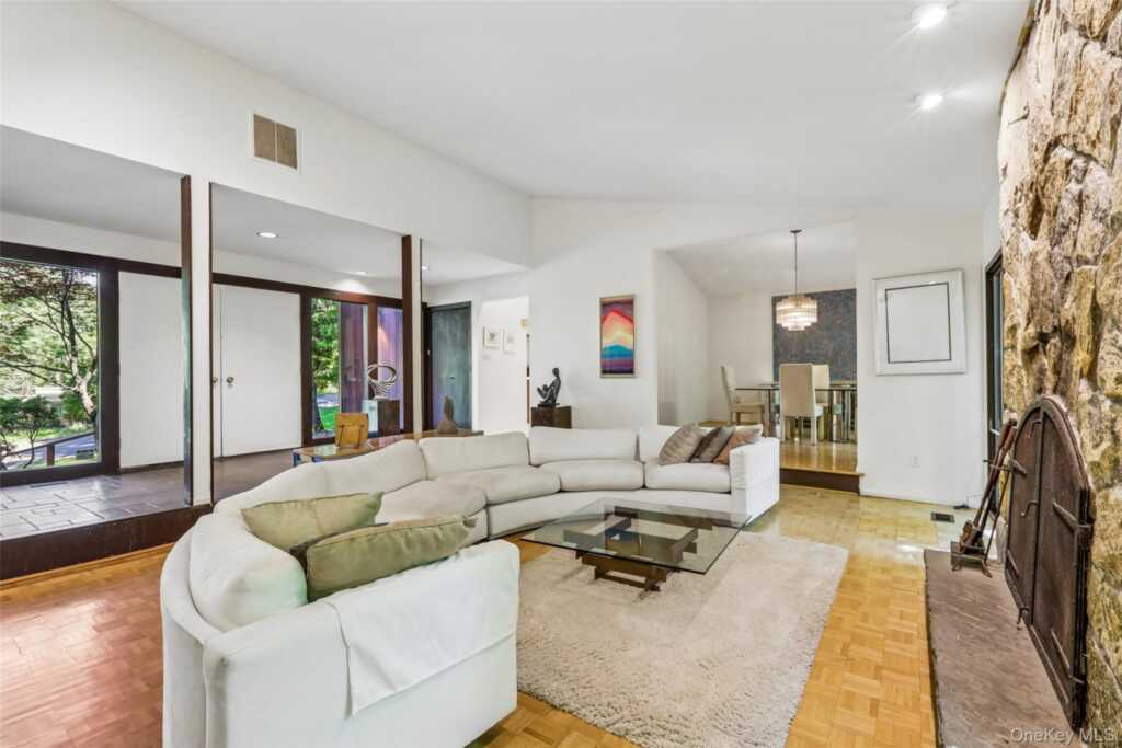 19 Rolling Way, New City, NY 10956 - Photo 12 of 50