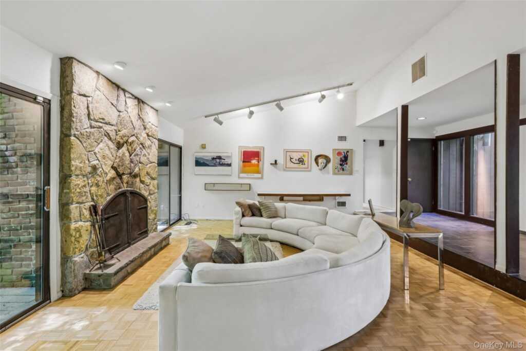 19 Rolling Way, New City, NY 10956 - Photo 16 of 50