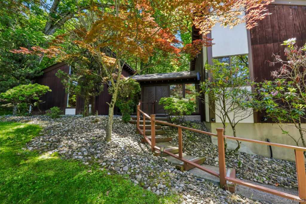 19 Rolling Way, New City, NY 10956 - Photo 2 of 50