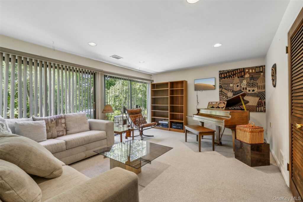 19 Rolling Way, New City, NY 10956 - Photo 27 of 50