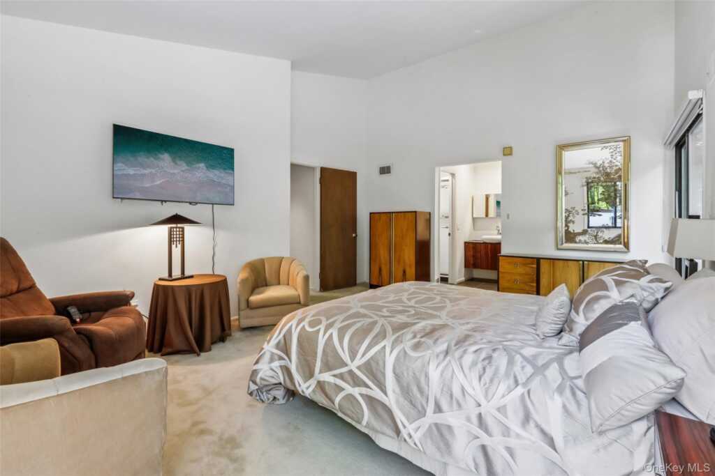 19 Rolling Way, New City, NY 10956 - Photo 37 of 50