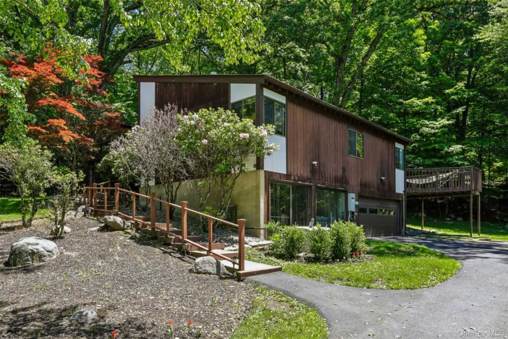 19 Rolling Way, New City, NY 10956 - Photo 4 of 50