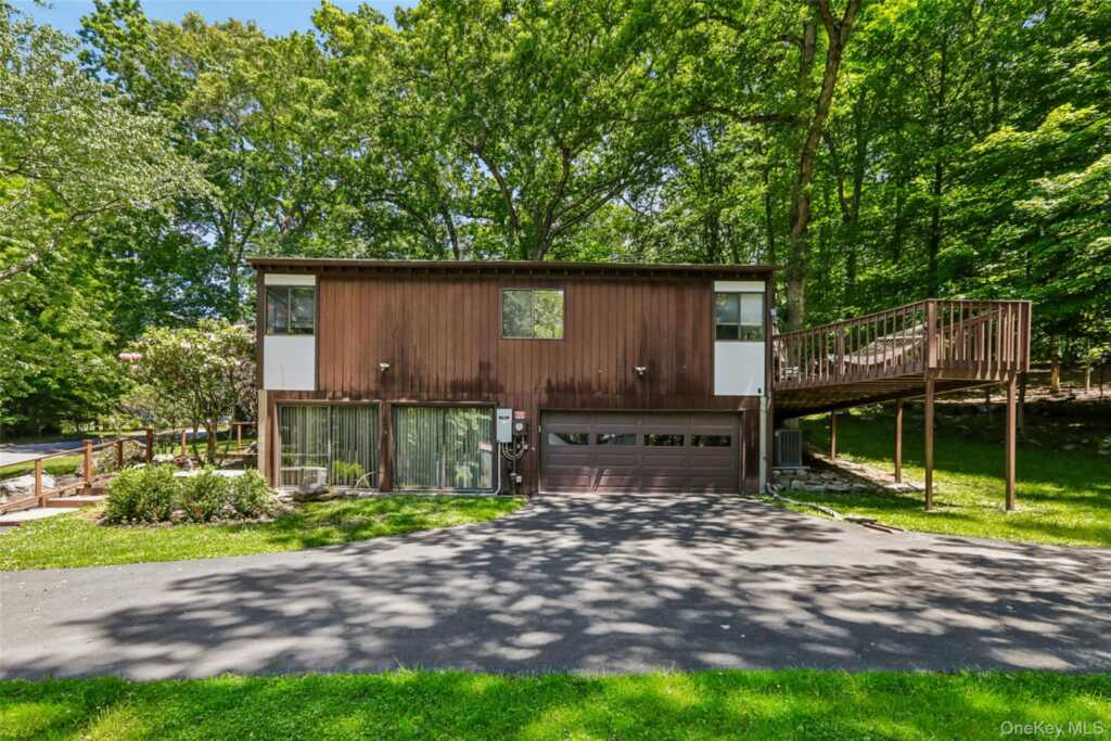 19 Rolling Way, New City, NY 10956 - Photo 5 of 50
