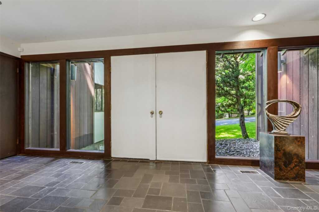 19 Rolling Way, New City, NY 10956 - Photo 7 of 50