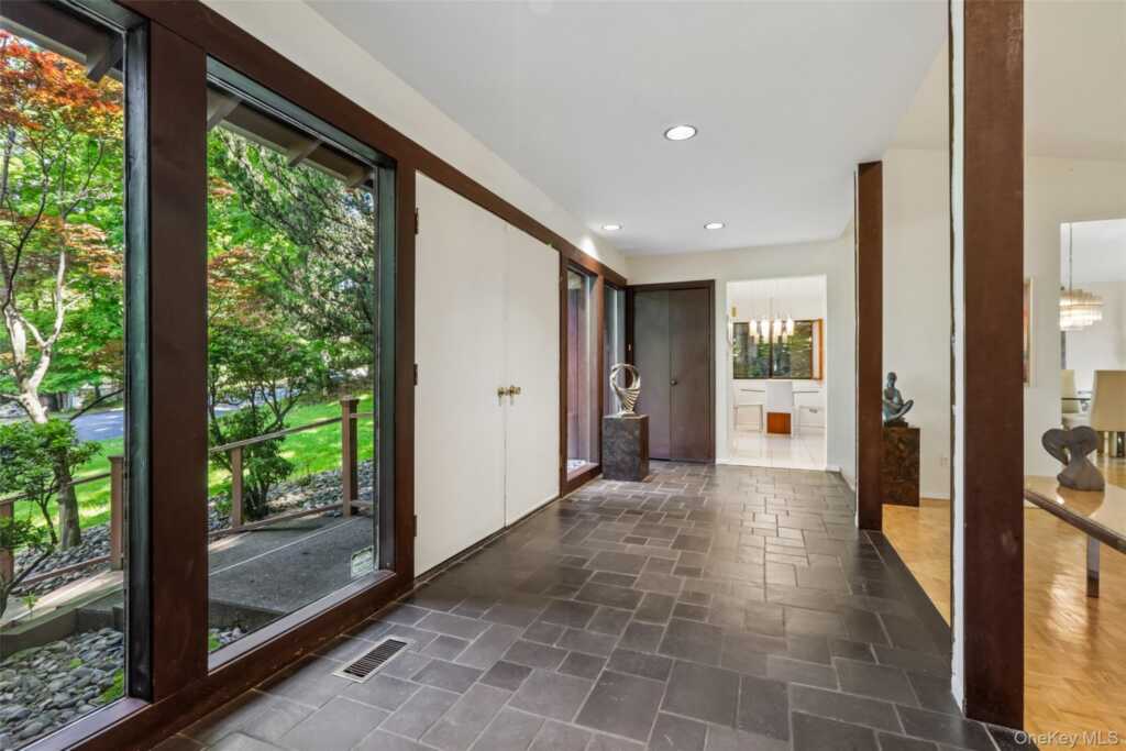 19 Rolling Way, New City, NY 10956 - Photo 8 of 50