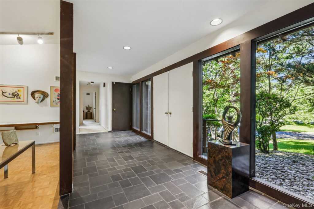 19 Rolling Way, New City, NY 10956 - Photo 9 of 50