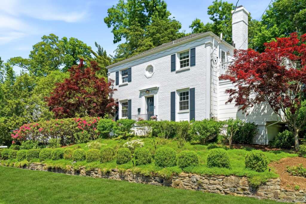 20 Revere Road, New Rochelle, NY 10583 - Photo 2 of 33