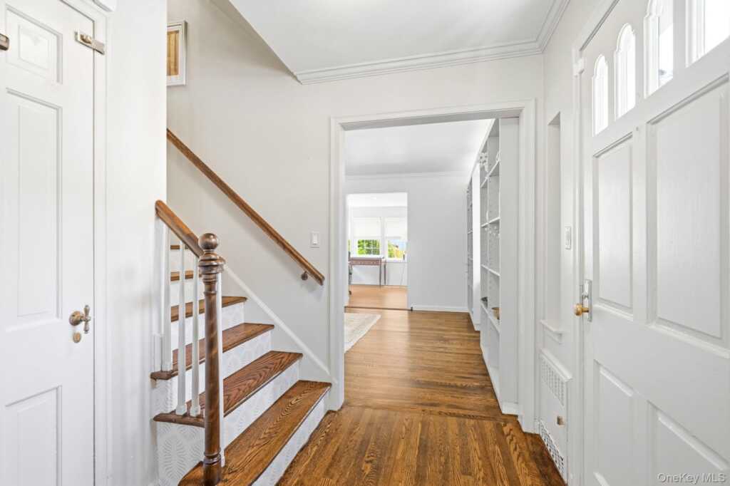 20 Revere Road, New Rochelle, NY 10583 - Photo 3 of 33