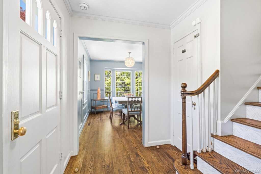 20 Revere Road, New Rochelle, NY 10583 - Photo 4 of 33