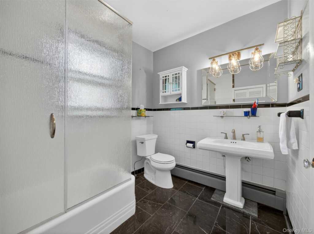 125 Wayne Avenue, Suffern, NY 10901 - Photo 16 of 27