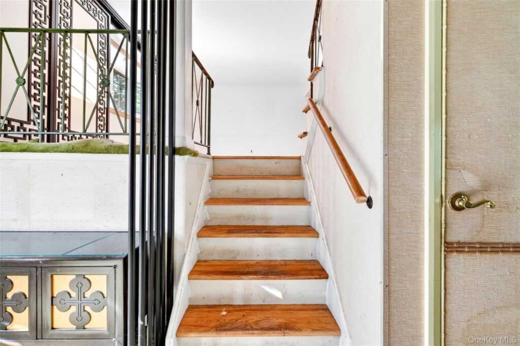 2 Forest Knoll Drive, Suffern, NY 10901 - Photo 10 of 31