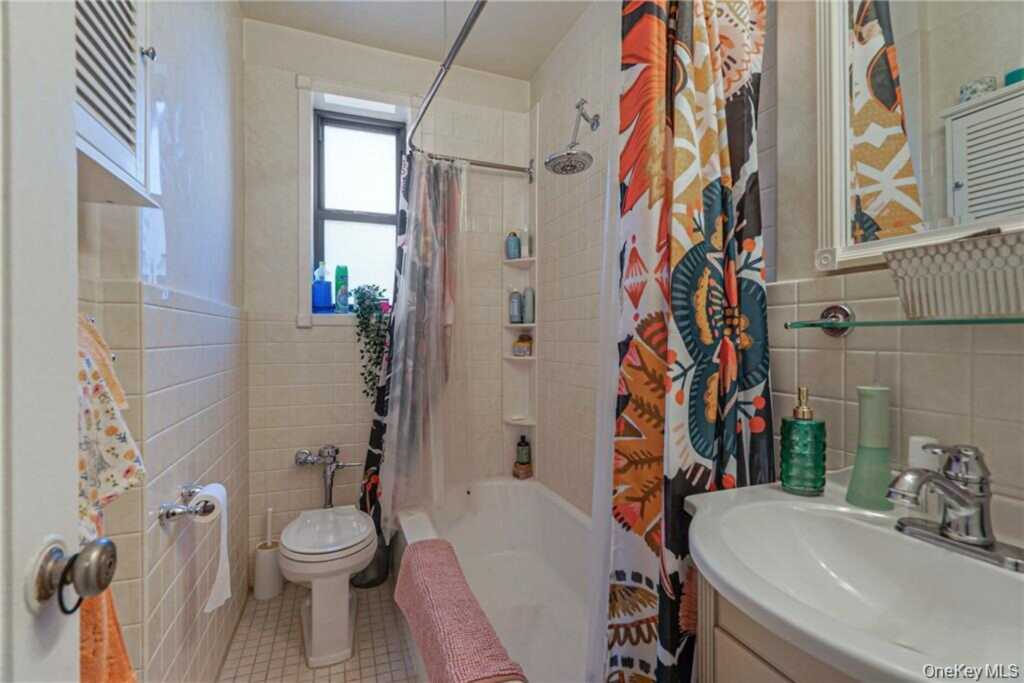 210 Martine Avenue, Unit #5G, White Plains, NY 10601 - Photo 10 of 13