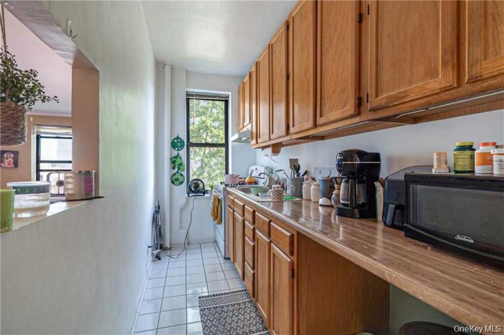 210 Martine Avenue, Unit #5G, White Plains, NY 10601 - Photo 7 of 13