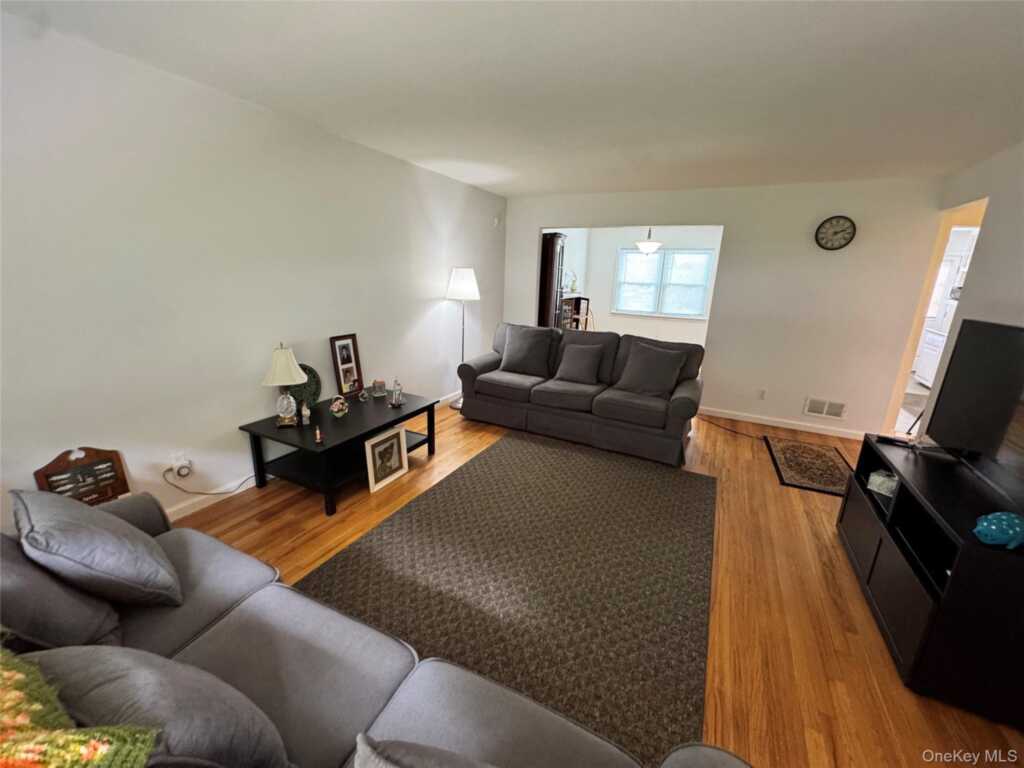 15 Orchard Parkway, White Plains, NY 10606 - Photo 3 of 24