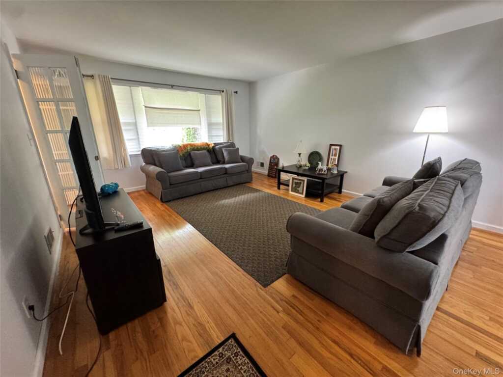15 Orchard Parkway, White Plains, NY 10606 - Photo 4 of 24