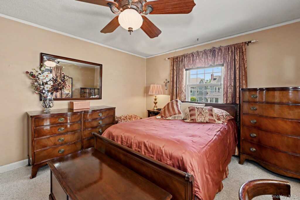 13 Lorenz Avenue, New Rochelle, NY 10801 - Photo 11 of 33