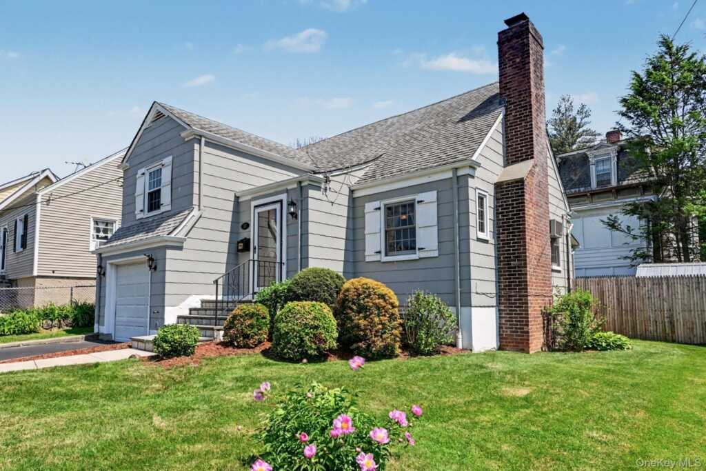 13 Lorenz Avenue, New Rochelle, NY 10801 - Photo 2 of 33