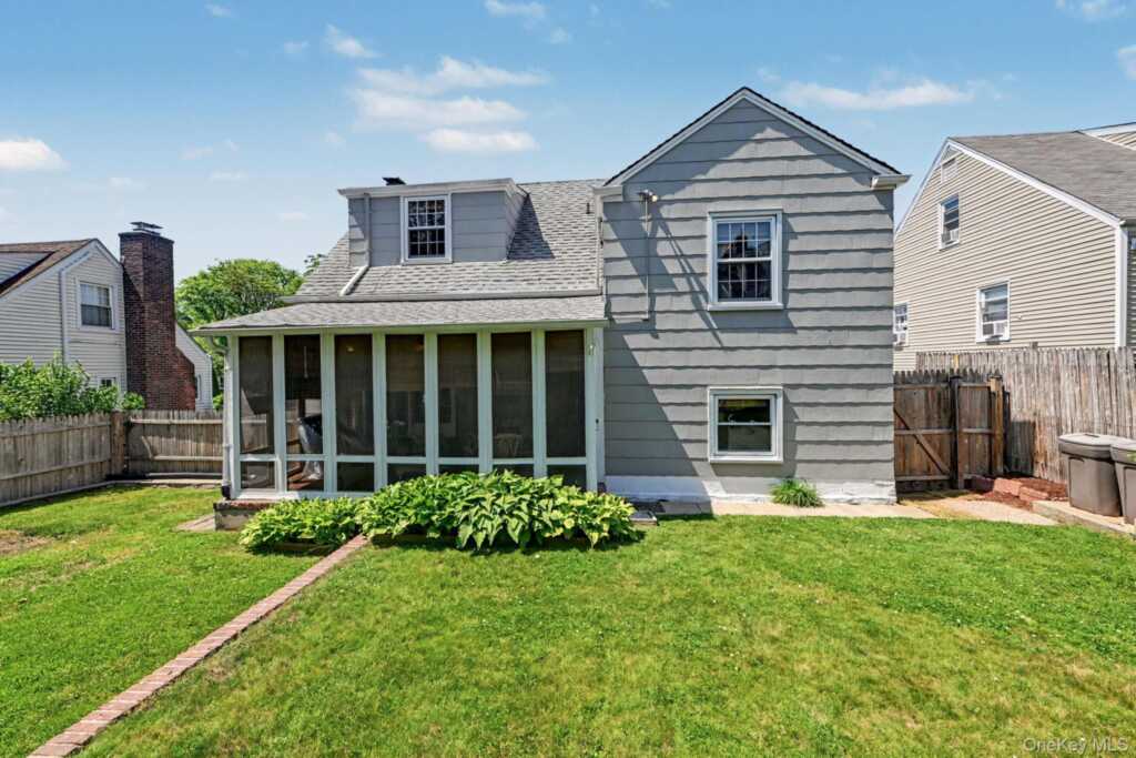 13 Lorenz Avenue, New Rochelle, NY 10801 - Photo 28 of 33