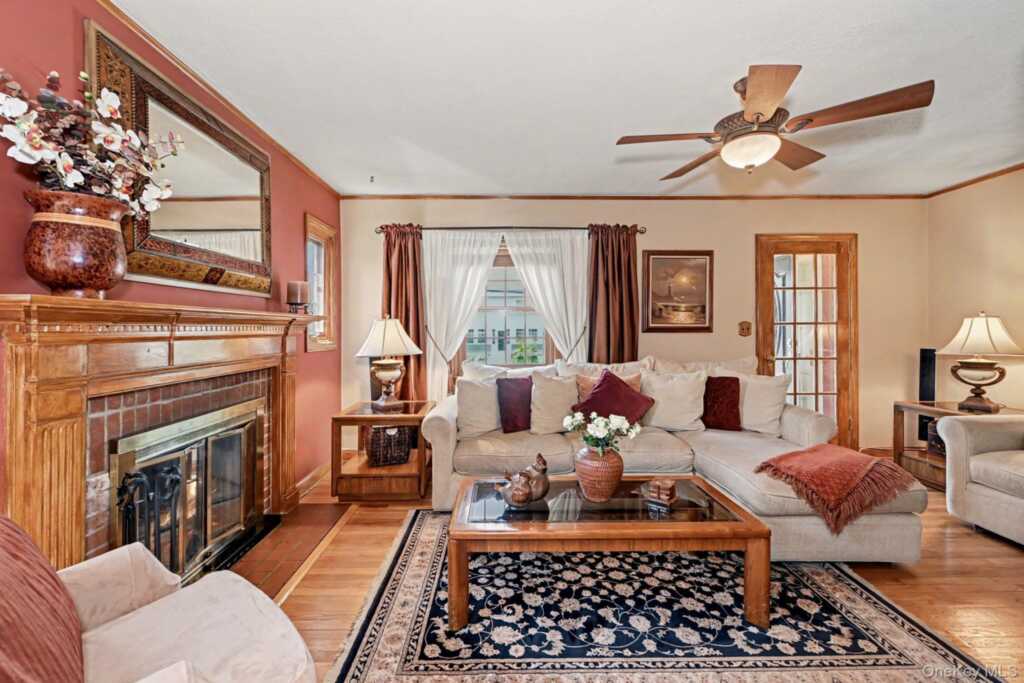 13 Lorenz Avenue, New Rochelle, NY 10801 - Photo 5 of 33