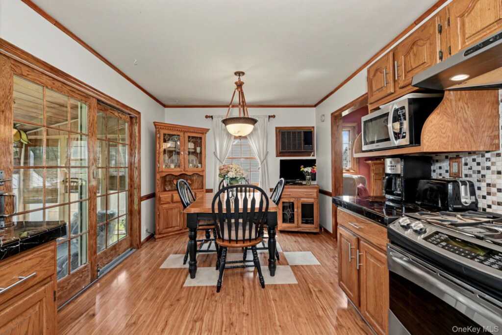 13 Lorenz Avenue, New Rochelle, NY 10801 - Photo 8 of 33