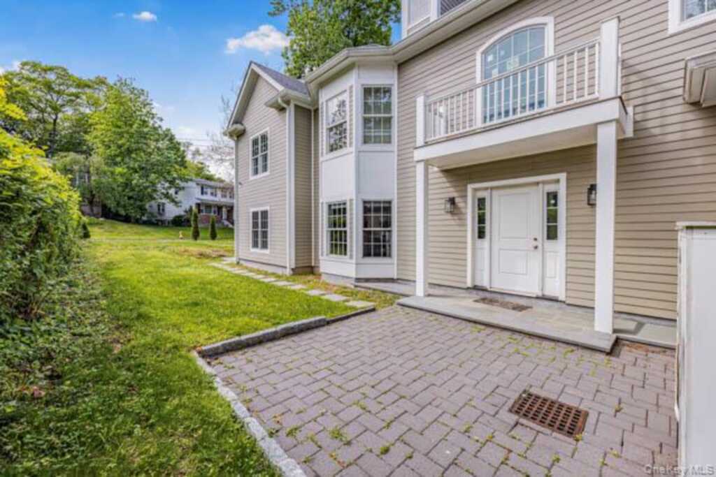 1 Kewanee Road, New Rochelle, NY 10804 - Photo 23 of 36