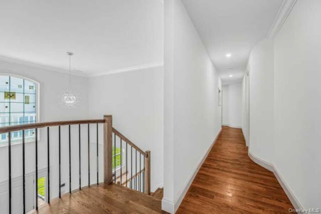 1 Kewanee Road, New Rochelle, NY 10804 - Photo 24 of 36