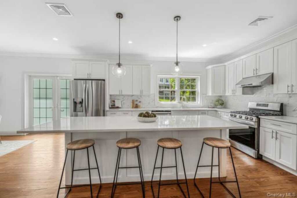 1 Kewanee Road, New Rochelle, NY 10804 - Photo 12 of 36