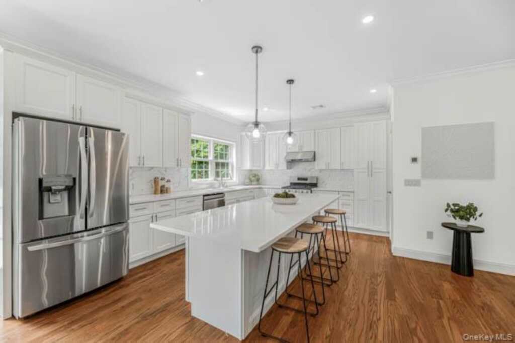 1 Kewanee Road, New Rochelle, NY 10804 - Photo 9 of 36