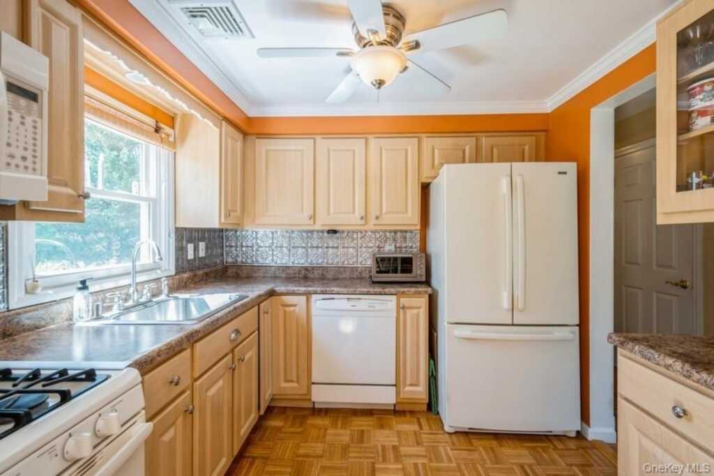 21 Short Hill Road, New City, NY 10956 - Photo 7 of 31