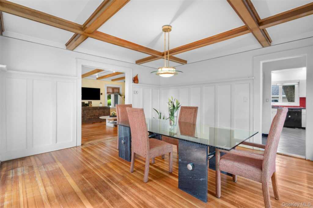 197 Coligni Avenue, New Rochelle, NY 10801 - Photo 11 of 36