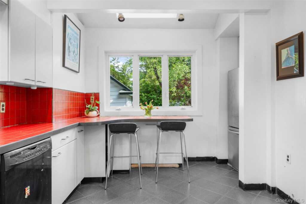 197 Coligni Avenue, New Rochelle, NY 10801 - Photo 15 of 36