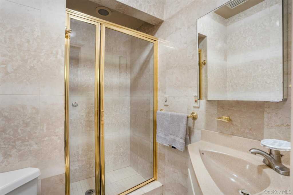 197 Coligni Avenue, New Rochelle, NY 10801 - Photo 16 of 36
