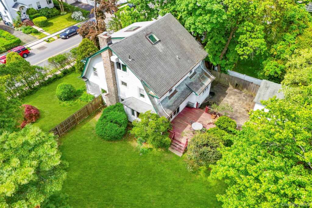 197 Coligni Avenue, New Rochelle, NY 10801 - Photo 3 of 36