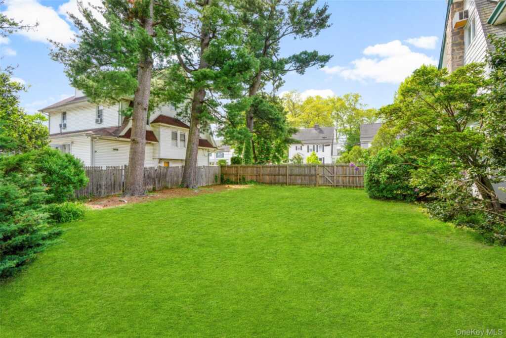 197 Coligni Avenue, New Rochelle, NY 10801 - Photo 31 of 36
