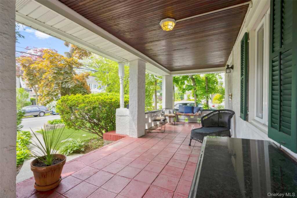 197 Coligni Avenue, New Rochelle, NY 10801 - Photo 4 of 36
