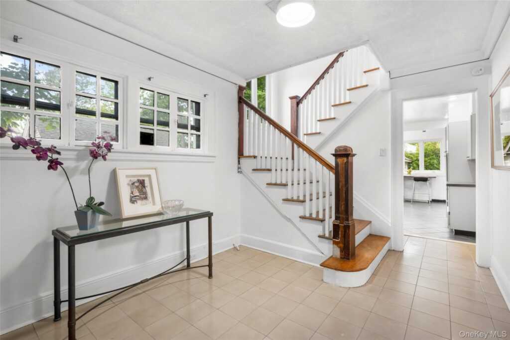 197 Coligni Avenue, New Rochelle, NY 10801 - Photo 5 of 36