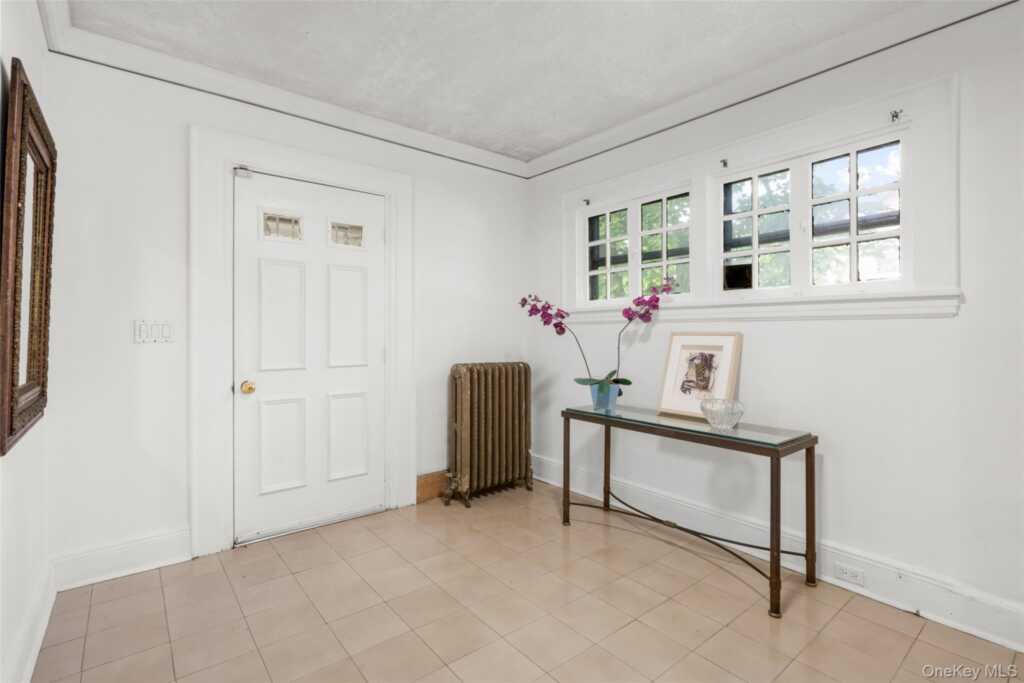197 Coligni Avenue, New Rochelle, NY 10801 - Photo 6 of 36