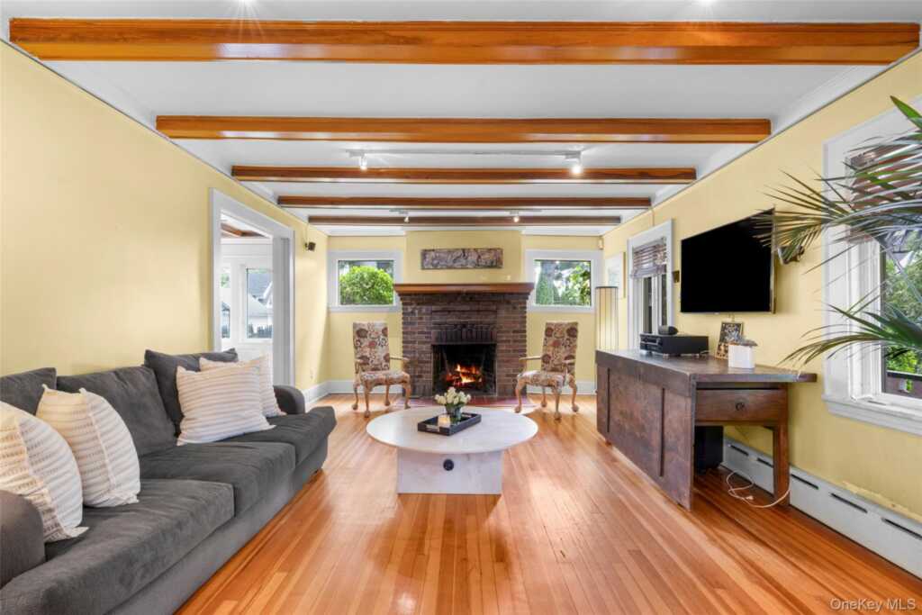 197 Coligni Avenue, New Rochelle, NY 10801 - Photo 8 of 36