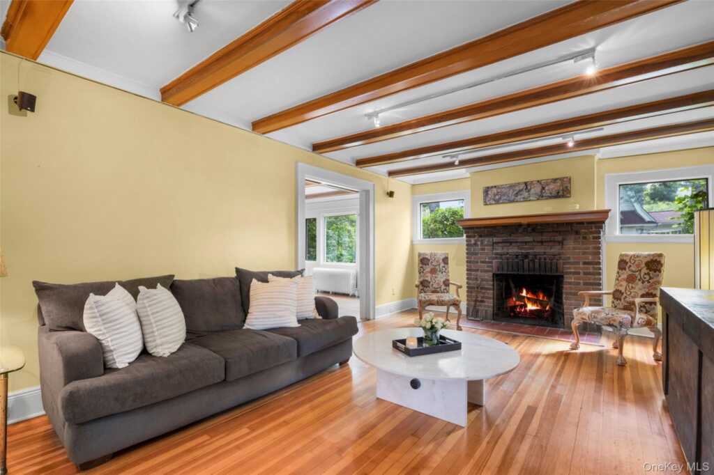 197 Coligni Avenue, New Rochelle, NY 10801 - Photo 9 of 36