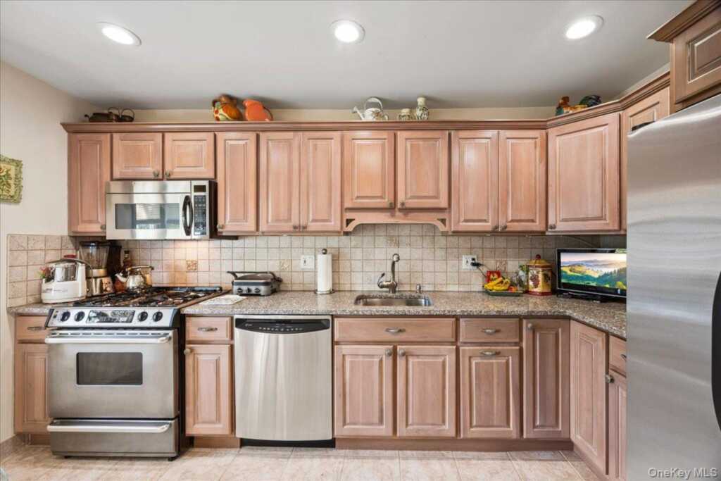 1161 Webster Avenue, New Rochelle, NY 10804 - Photo 7 of 39