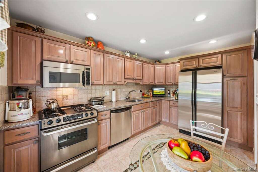1161 Webster Avenue, New Rochelle, NY 10804 - Photo 9 of 39