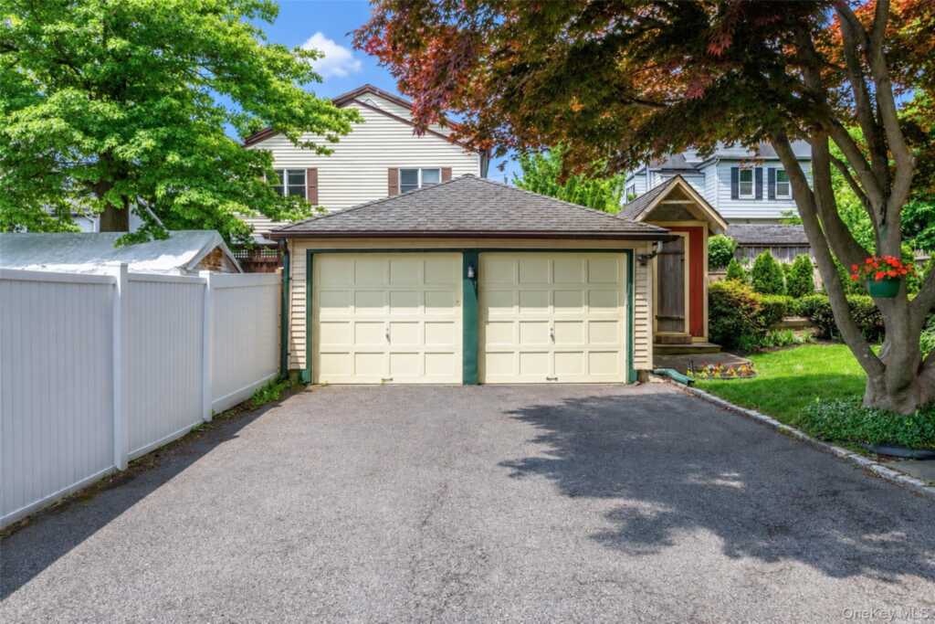 82 Clove Road, New Rochelle, NY 10801 - Photo 38 of 39