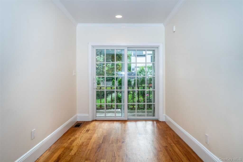 82 Clove Road, New Rochelle, NY 10801 - Photo 5 of 39