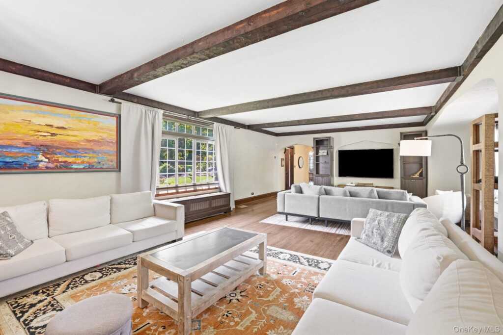 14 Overhill Road, New Rochelle, NY 10804 - Photo 11 of 50