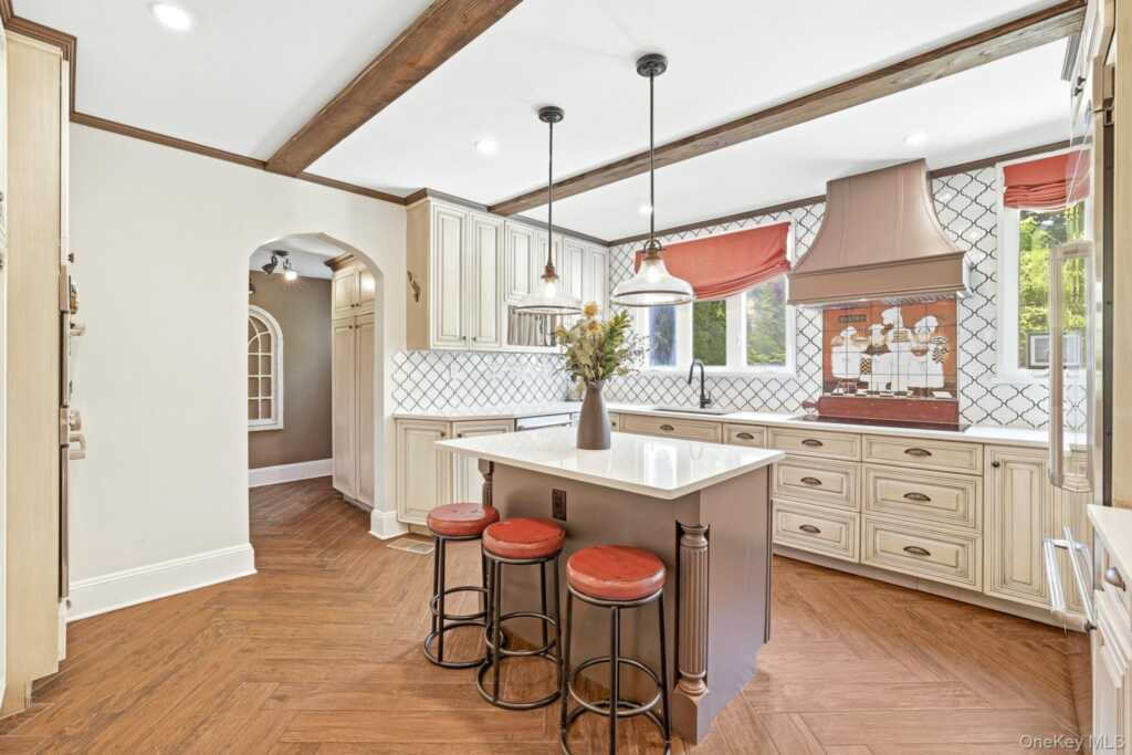14 Overhill Road, New Rochelle, NY 10804 - Photo 15 of 50