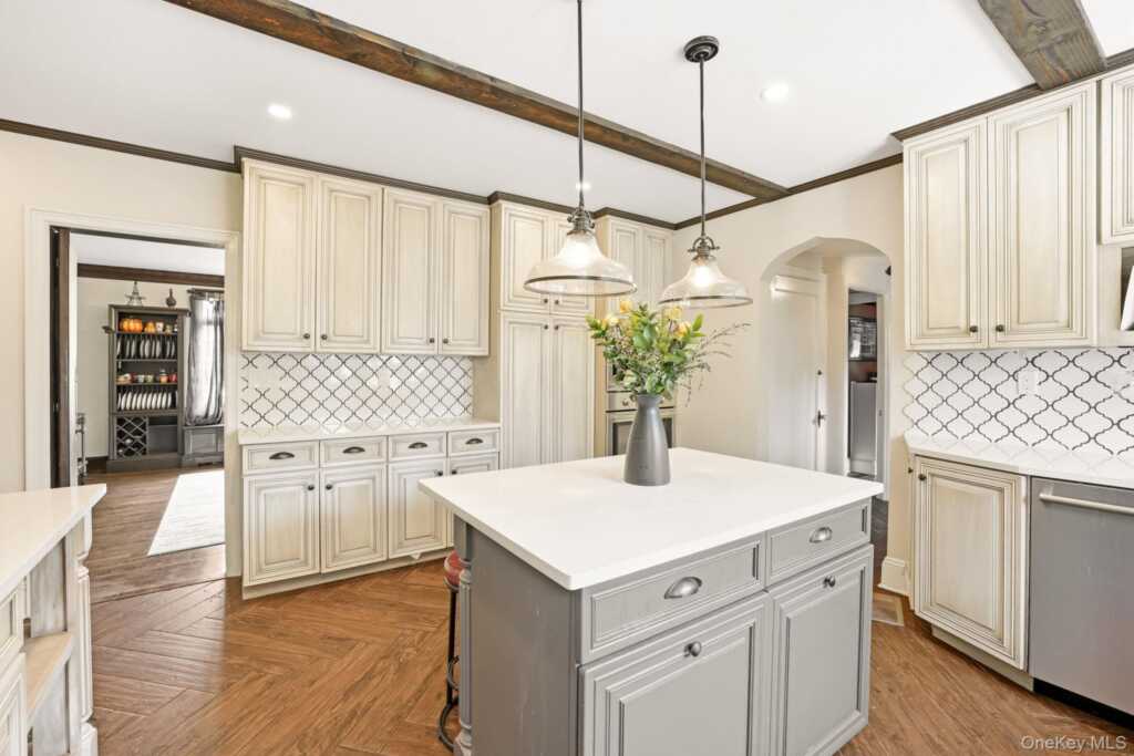14 Overhill Road, New Rochelle, NY 10804 - Photo 18 of 50