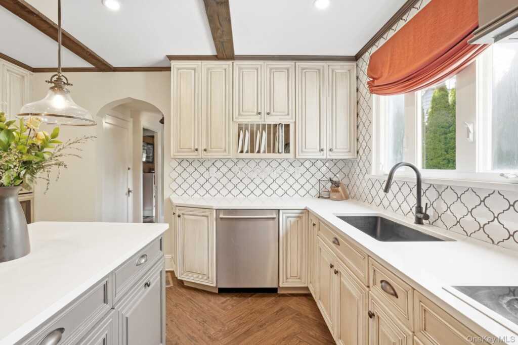 14 Overhill Road, New Rochelle, NY 10804 - Photo 19 of 50