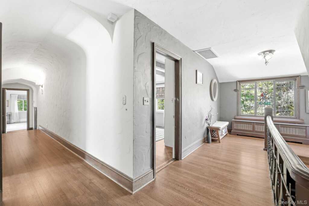 14 Overhill Road, New Rochelle, NY 10804 - Photo 20 of 50